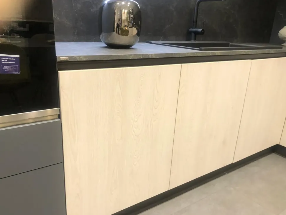 Cucina a prezzo ribassato ad angolo moderna Liberamente Scavolini