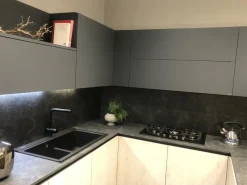 Cucina a prezzo ribassato ad angolo moderna Liberamente Scavolini