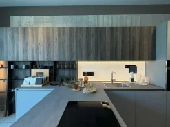 Cucina a prezzo ribassato con penisola moderna D23 Doimo cucine