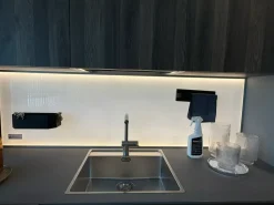 Cucina a prezzo ribassato con penisola moderna D23 Doimo cucine