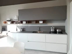 Cucina a prezzo ribassato con penisola design One 80 Ernestomeda