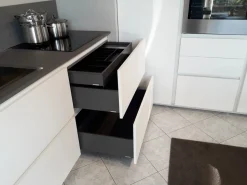 Cucina a prezzo ribassato con penisola design One 80 Ernestomeda