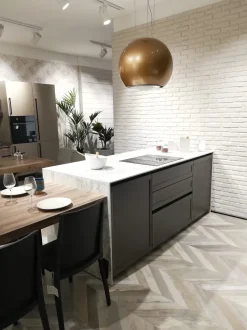 Cucina a prezzo ribassato con isola moderna Flavour neck Lube cucine