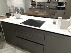 Cucina a prezzo ribassato con isola moderna Flavour neck Lube cucine