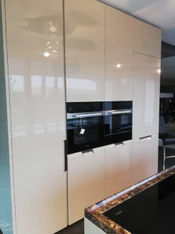 Cucina a prezzo ribassato con isola moderna Shape Poliform