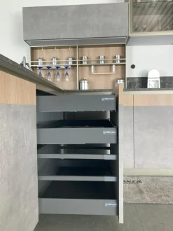 Cucina a prezzo scontato con penisola design Natural Moretti compact