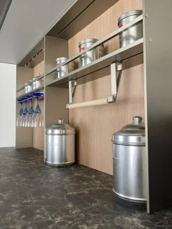 Cucina a prezzo scontato con penisola design Natural Moretti compact