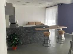 Cucina a prezzo scontato con penisola design Natural Moretti compact