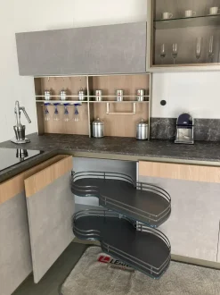 Cucina a prezzo scontato con penisola design Natural Moretti compact