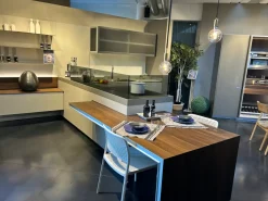 Cucina a prezzo scontato con penisola design Icon air  Ernestomeda