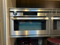 Cucina a prezzo scontato con penisola design Icon air  Ernestomeda