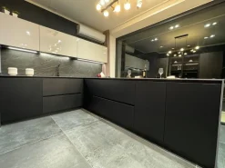 Cucina a prezzo scontato con penisola design Menta Miton