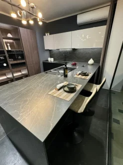 Cucina a prezzo scontato con penisola design Menta Miton