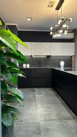 Cucina a prezzo scontato con penisola design Menta Miton