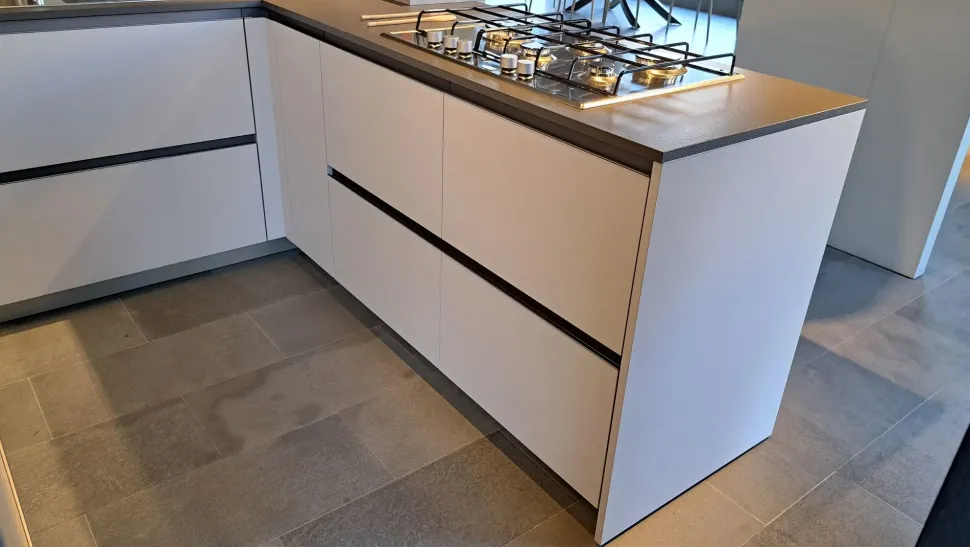 Cucina a prezzo scontato con penisola moderna Joy Snaidero