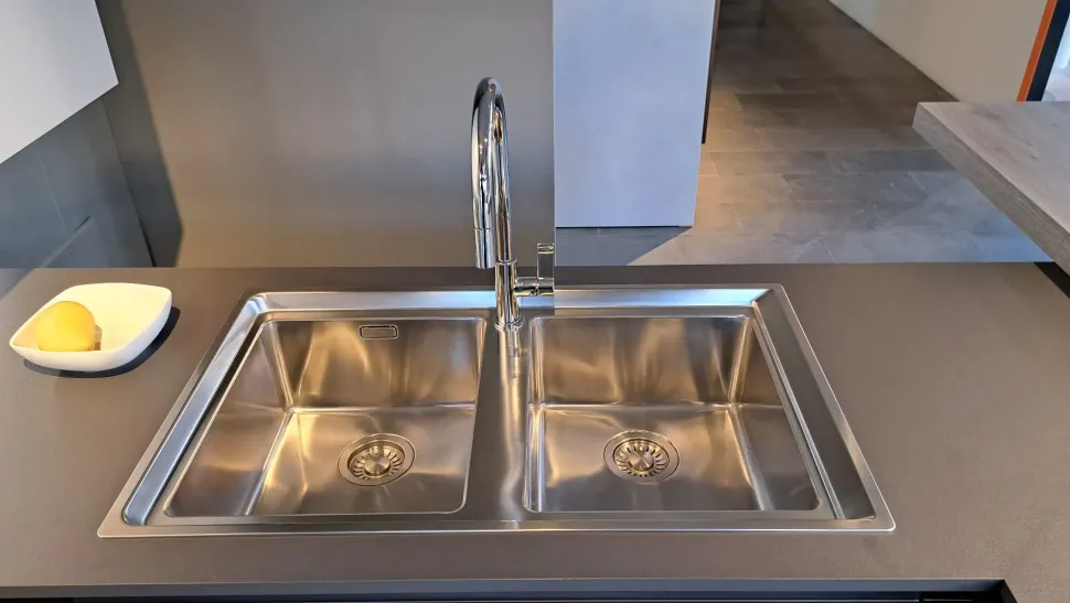 Cucina a prezzo scontato con penisola moderna Joy Snaidero