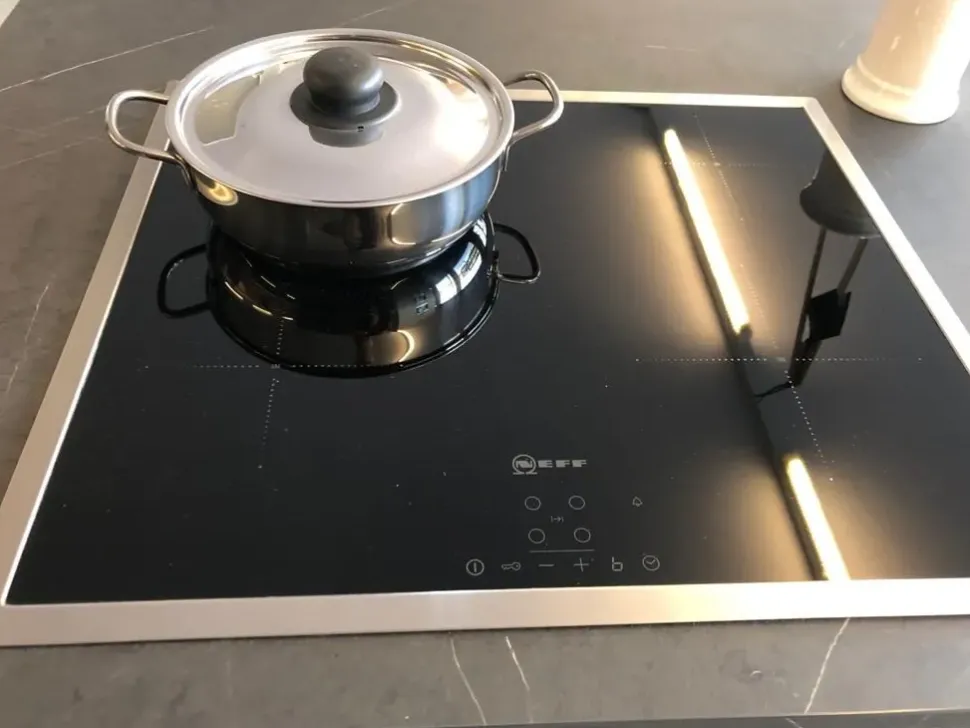 Cucina a prezzo scontato ad isola moderna White Haecker cucine