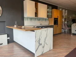 Cucina a prezzo scontato con penisola moderna Loft-wall Arrex