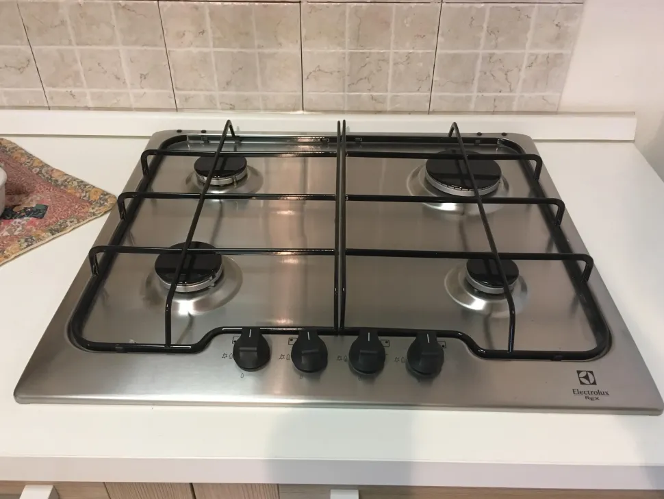 Cucina ad angolo ASTRA CUCINE MODELLO EGO in OFFERTA SCONTATA DEL 33%