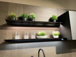 Cucina ad angolo Cesar con ribasso vantaggioso. Intarsiata con stile.