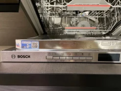 Cucina ad angolo Cesar con ribasso vantaggioso. Intarsiata con stile.