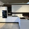 Cucina ad angolo in laccata opaco bianca Infinty a prezzo ribassato