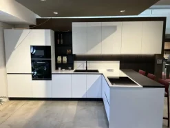 Cucina ad angolo in laccata opaco bianca Infinty a prezzo ribassato