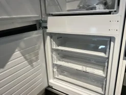 Cucina ad angolo in laccata opaco bianca Infinty a prezzo ribassato