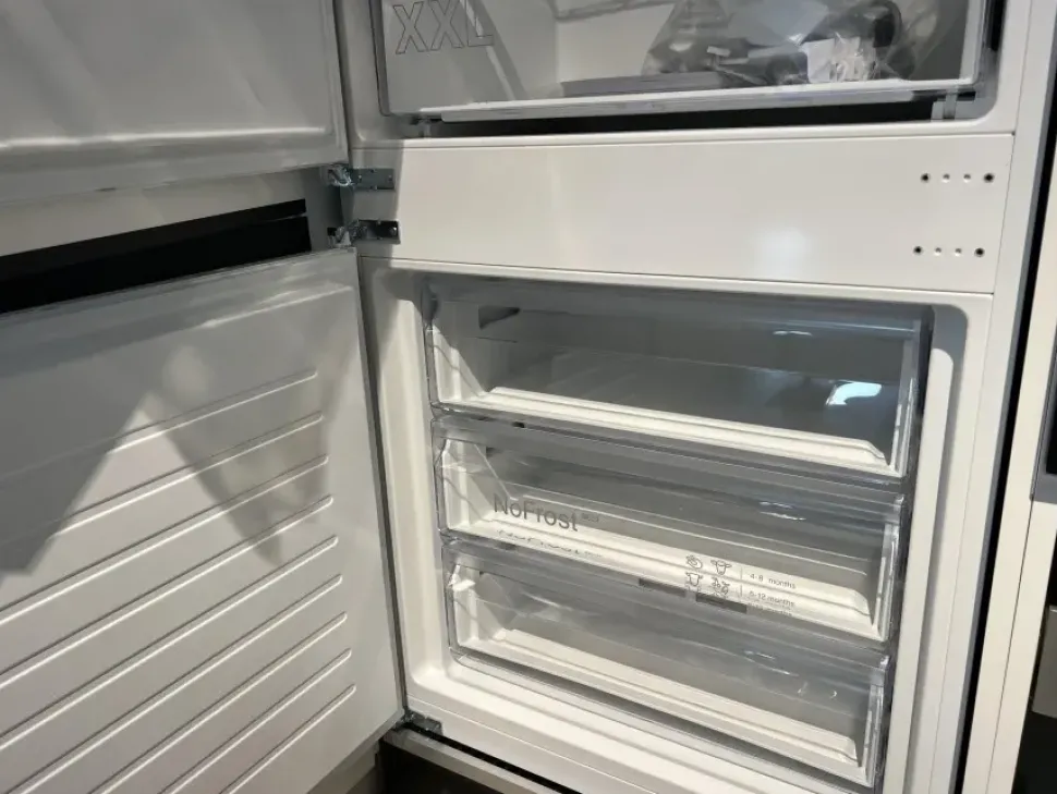 Cucina ad angolo in laccata opaco bianca Infinty a prezzo ribassato