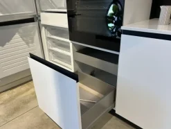 Cucina ad angolo in laccata opaco bianca Infinty a prezzo ribassato