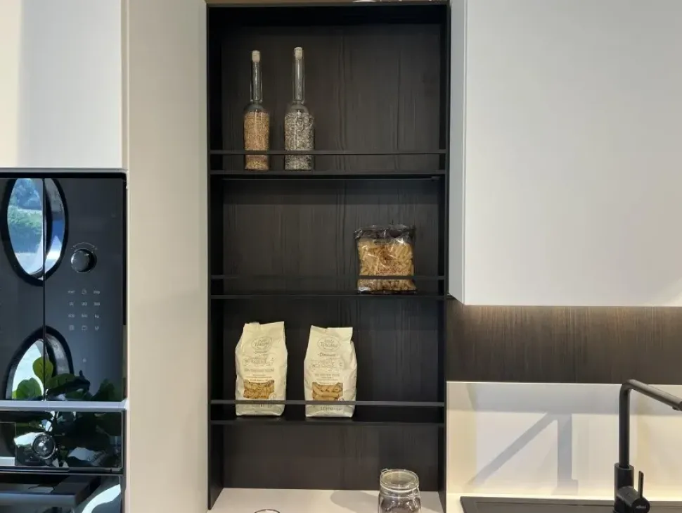 Cucina ad angolo in laccata opaco bianca Infinty a prezzo ribassato