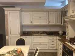 Cucina ad angolo in laccata a prezzo ribassato 50%