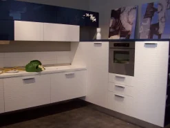 Cucina ad angolo in laccato lucido bianca Plan materic  a prezzo ribassato