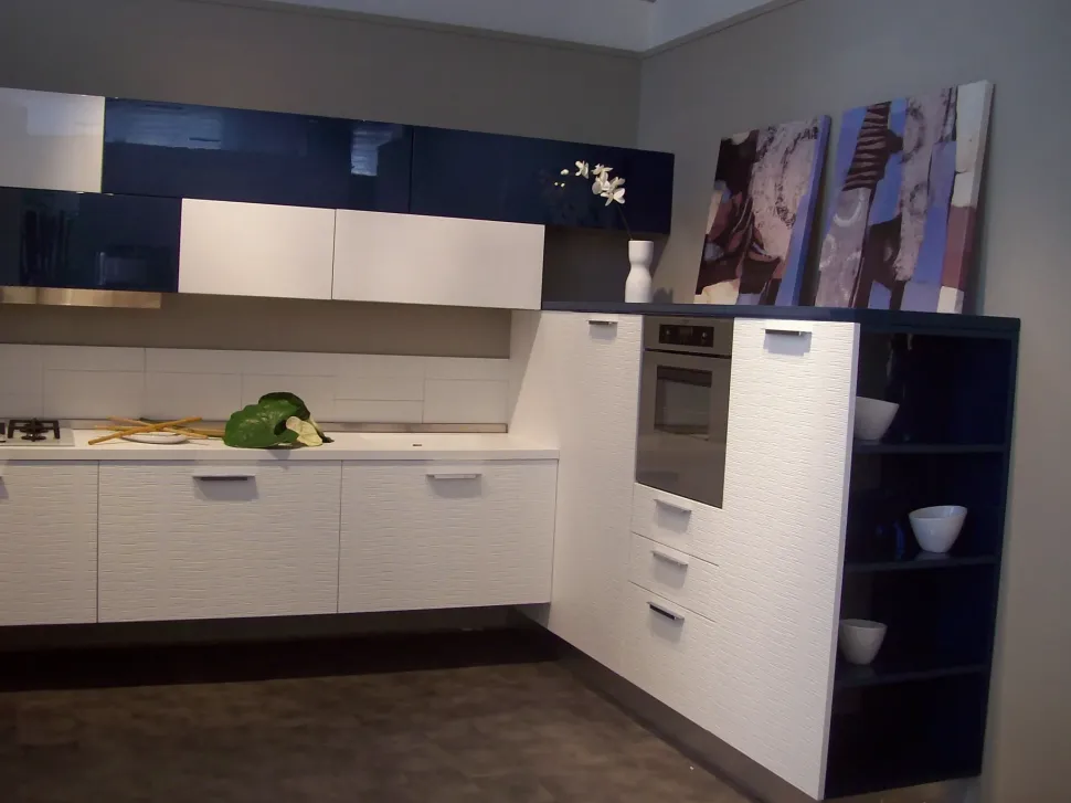 Cucina ad angolo in laccato lucido bianca Plan materic a prezzo ribassato