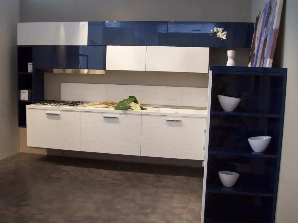 Cucina ad angolo in laccato lucido bianca Plan materic a prezzo ribassato