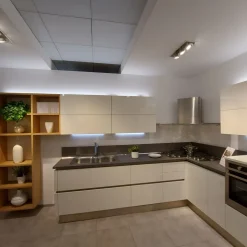 Cucina ad angolo in laccato lucido a prezzo ribassato 61%