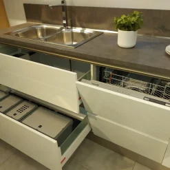 Cucina ad angolo in laccato lucido a prezzo ribassato 61%