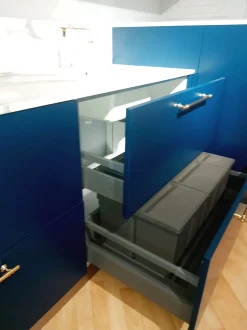 Cucina ad angolo in laccato opaco a prezzo scontato 76%