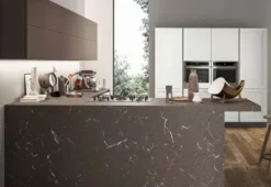 Cucina ad angolo in laccata opaco bianca Frame a prezzo scontato