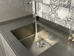 Cucina ad angolo in laccato lucido a prezzo ribassato 30%