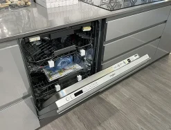 Cucina ad angolo in laccato lucido a prezzo ribassato 30%