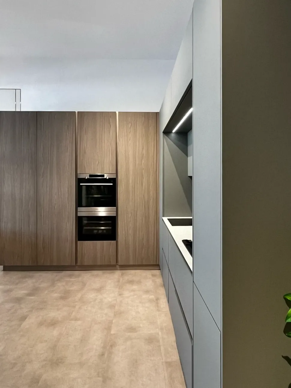 Cucina ad angolo in laminato opaco a prezzo scontato 40%