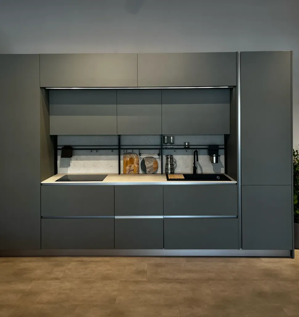 Cucina ad angolo in laminato opaco a prezzo scontato 40%