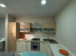 Cucina ad angolo in laminato materico rovere chiaro Papavero  a prezzo ribassato