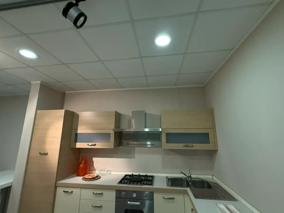 Cucina ad angolo in laminato materico rovere chiaro Papavero a prezzo ribassato