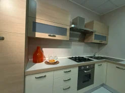 Cucina ad angolo in laminato materico rovere chiaro Papavero a prezzo ribassato