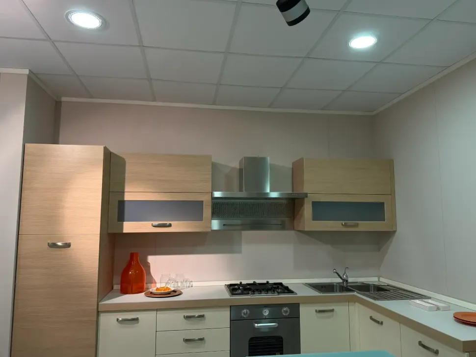Cucina ad angolo in laminato materico rovere chiaro Papavero a prezzo ribassato