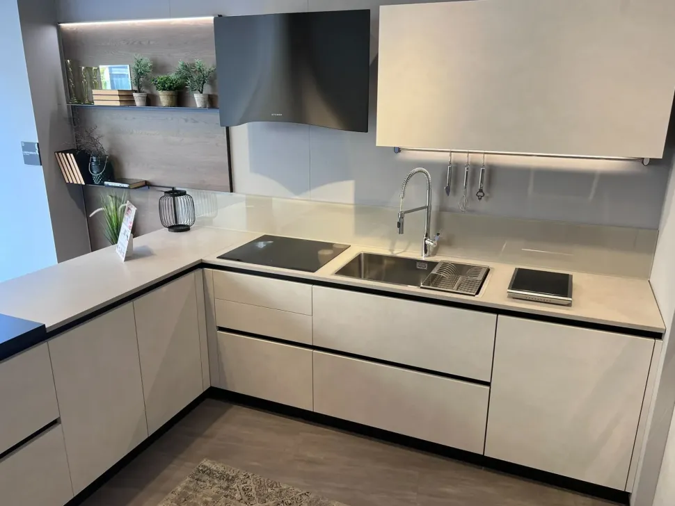 Cucina ad angolo in laminato materico altri colori Liberamente a prezzo ribassato