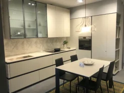 Cucina ad angolo in laminato materico a prezzo ribassato 34%