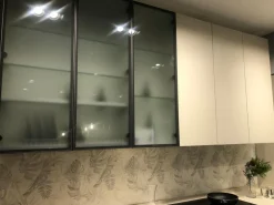 Cucina ad angolo in laminato materico a prezzo ribassato 34%